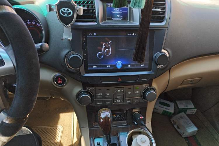 Used Toyota Highlander 2013 2.7L Two-Wheel Drive 7-Seater Zijin Edition Audio And AC Panel