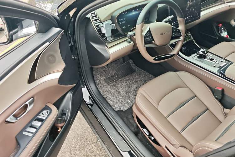 Used BYD e9 2025 Model 506 Luxury Version Driver Seat