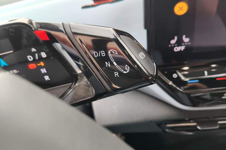 Used Volkswagen ID.4 X 2024 Pure & Smart Edition Gear Lever