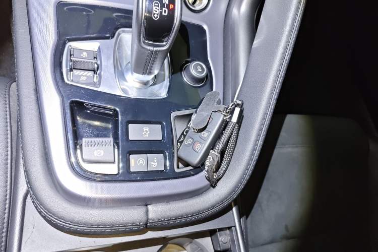 Used Jaguar F-TYPE 2019 2.0T Hardtop Version
