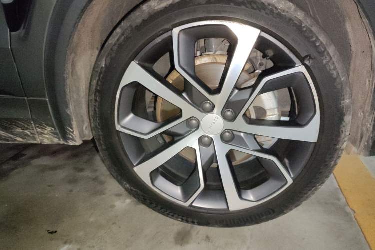 Used Lynk & Co 05 2022 2.0TD Four-Wheel Drive Dynamic Halo Right Front Wheel Hub