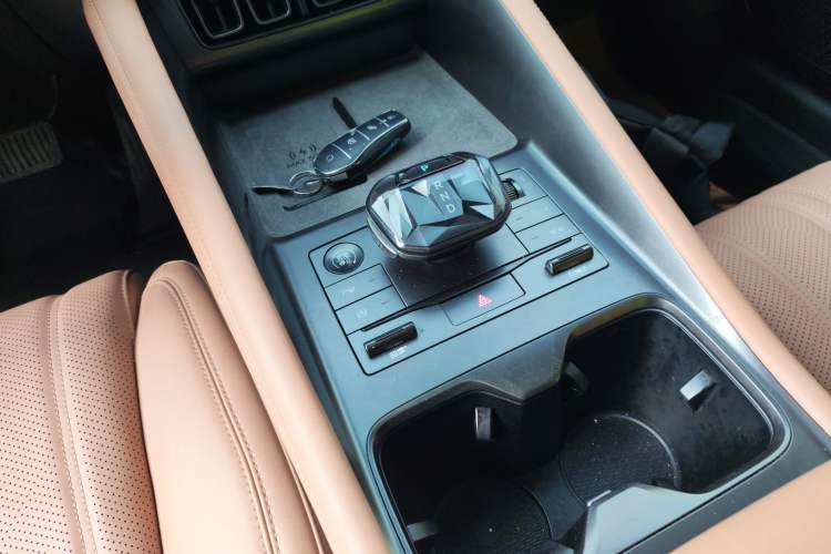 Used BYD Song L EV 2025 Intelligent Driving Version 662 km LiDAR Excellence Edition Gear Lever