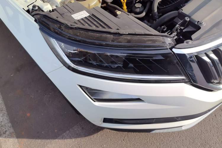 Used Skoda Kodiaq 2017 TSI330 7-Seater Two-Wheel-Drive Luxury Edition Right Front Headlight