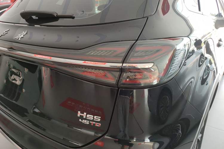Used Hongqi HS5 2025 2.0T Two-Wheel Drive Flagship Pro Edition
