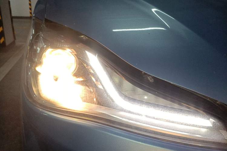 Used NETA V 2022 Chao 300 Lite Ternary Lithium Right Front Headlight