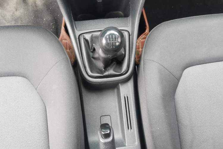 Used Volkswagen Jetta 2015 Value Edition 1.6L Manual Fashionable Style