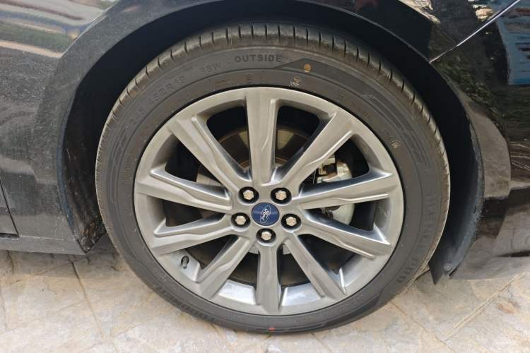 Used Ford Taurus 2019 EcoBoost 245 Premium Edition Right Front Wheel Hub