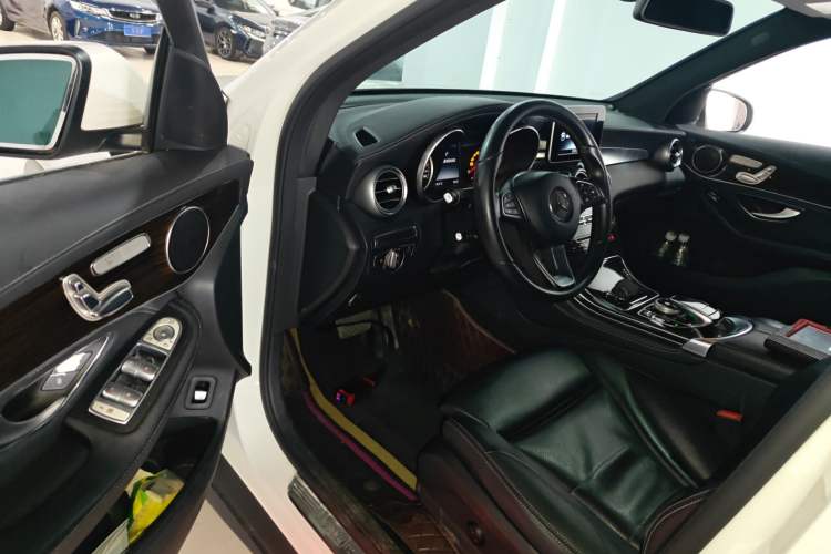 Used Mercedes-Benz GLC 2017 GLC 260 4MATIC Dynamic Edition Driver Seat