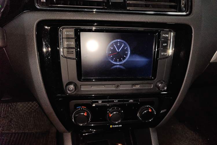 Used Volkswagen Sagitar 2018 280TSI DSG Ignite Edition Audio And AC Panel