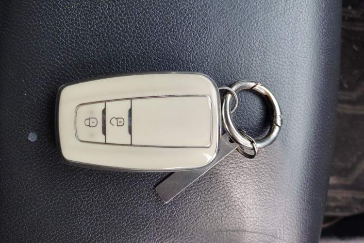 Used Toyota RAV4 2022 2.0L CVT Two-Wheel Drive Fashion Plus Edition Vehicle Key