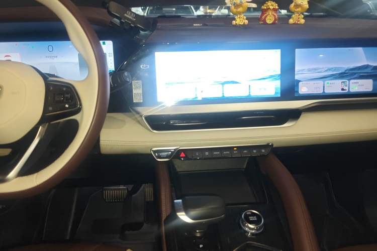 Used Geely Auto Monjaro L 2021 2.0TD DCT EVO Two-Wheel Drive Prestige Version Audio And AC Panel