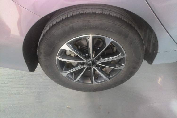 Used BYD Destroyer 05 2024 HONOR Edition DM-i 55KM Luxury Model Right Rear Wheel Hub