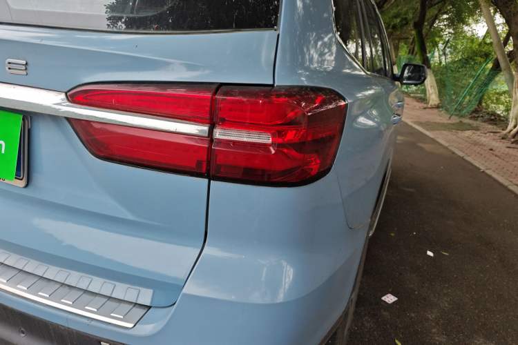 Used Roewe RX8 2018 30T Smart Connectivity Two-Wheel Drive Flagship Edition