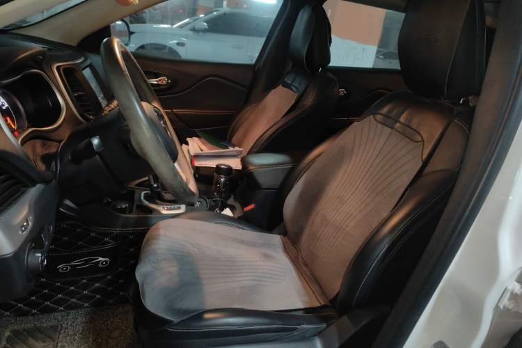 Used Jeep Cherokee 2020 2.0L Two-Wheel Drive Classic Sports Edition