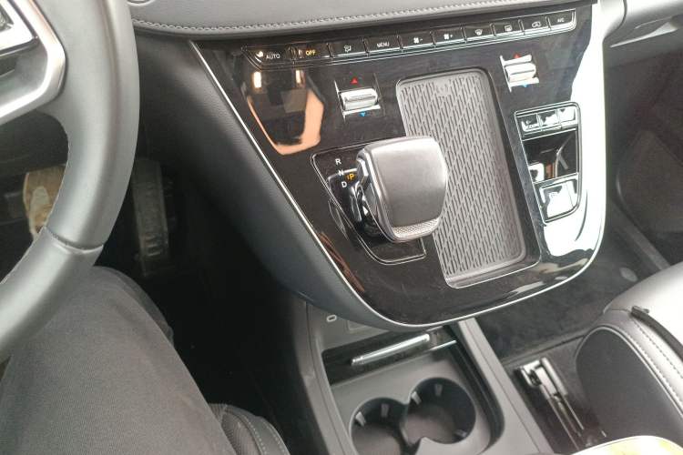 Used Hongqi HQ9 PHEV 2024 2.0T Four-Wheel Drive Business Edition Gear Lever