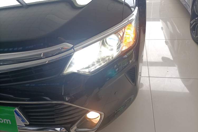 Used Toyota Camry 2016 Dual-Engine 2.5 HG 10th Anniversary Deluxe Navigation Edition
