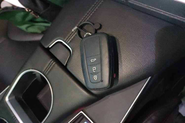 Used Toyota Avalon 2019 Dual-Engine 2.5L XLE Prestige Version China VI Standard