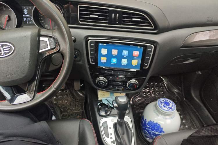 Used FAW Junpai D60 2017 1.8L Automatic Prestige Model Audio And AC Panel