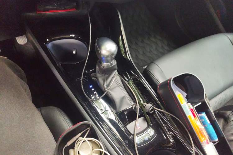 Used Toyota IZOA 2018 2.0L Yichi Version China VI Standard Gear Lever