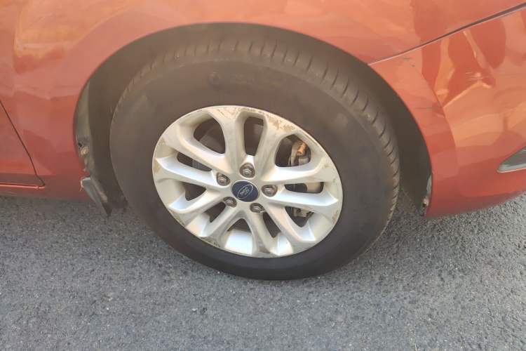 Used Ford Focus 2013 Hatchback Classic 1.8L Automatic Base Model
