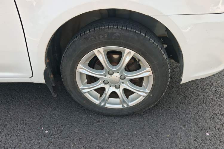 Used Geely Auto Diamond  Right Front Wheel Hub