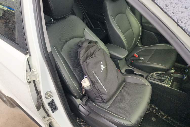 Used Hyundai ix25 2015 1.6L Automatic Two-Wheel Drive Smart GLS Trim Right Front Seat