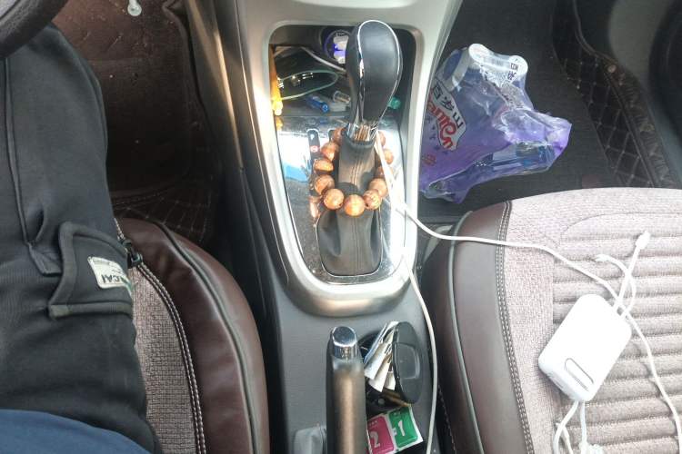 Used Buick GT 2013 XT 1.6L Automatic Comfort Edition Gear Lever