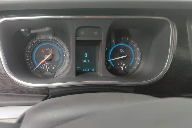 Used Buick GL8 2011 2.4L CT Luxury Business Comfort Edition Odometer Close Up