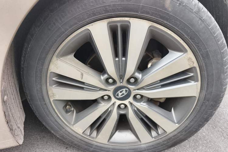 Used Hyundai Mistra 2014 1.8L Automatic Deluxe DLX Model Right Front Wheel Hub