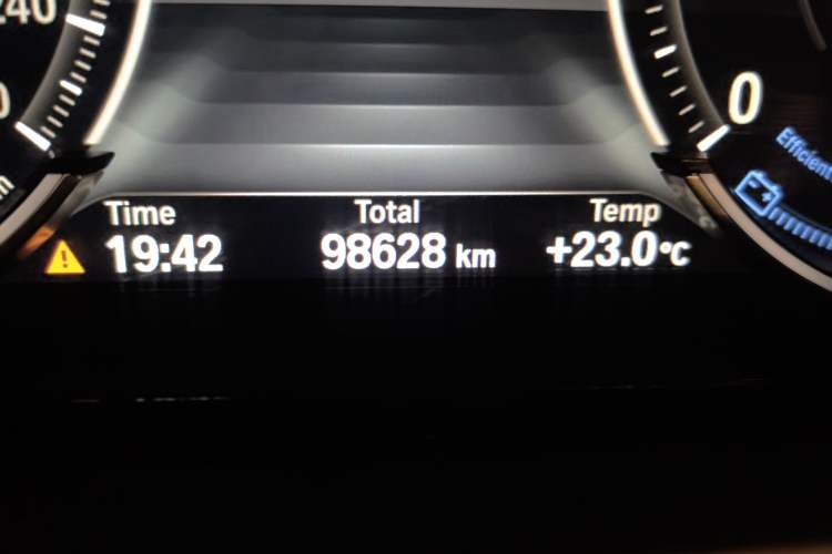 Used BMW 5 Series 2017 528Li Leading Model Odometer Close Up