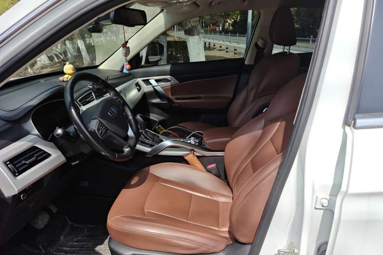 Used Geely Auto Emgrand X7 Sport 2018 1.8TD Automatic Two-Wheel Drive ZhiZun Model with 4G Connectivity Left Front Seat