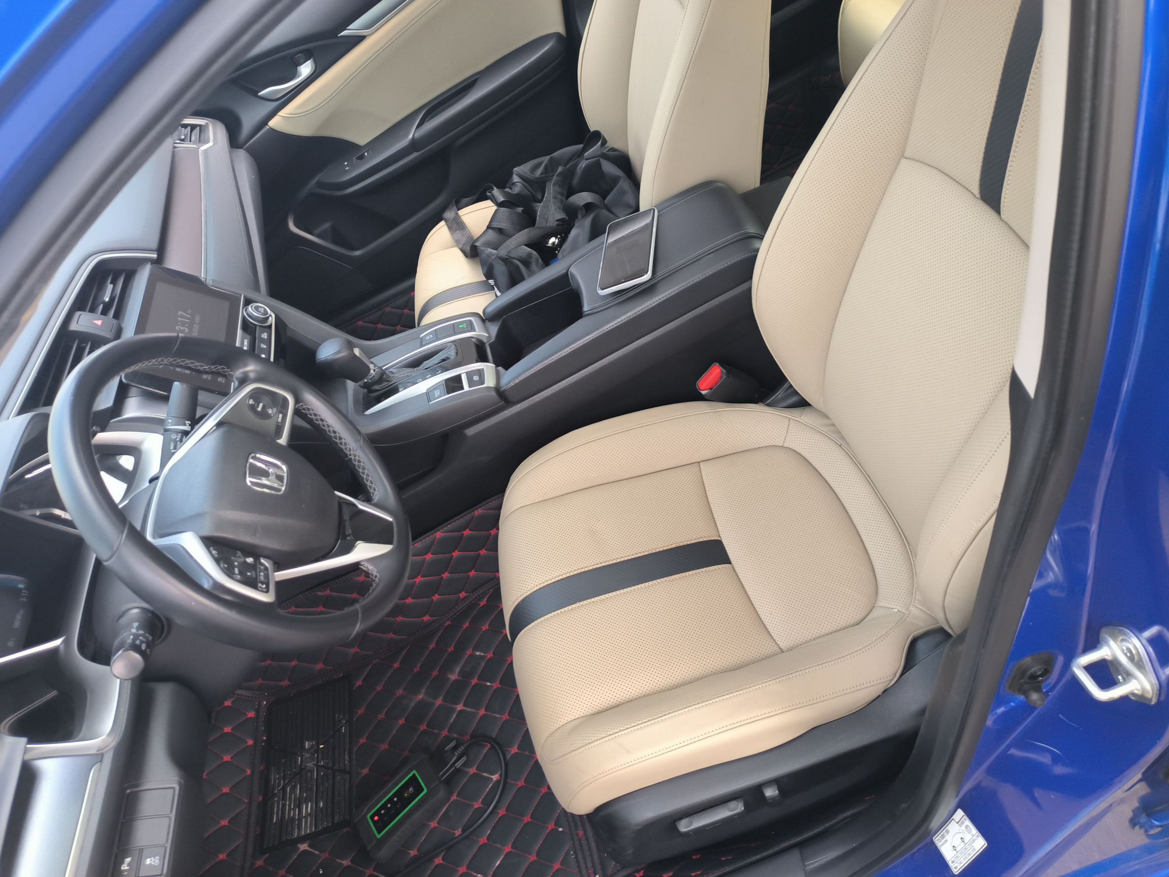 Переднее сиденье в автомобиле