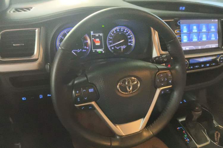 Used Toyota Highlander 2018 2.0T Four-Wheel Drive Knight Edition 7 Seats China VI Standard Steering Wheel