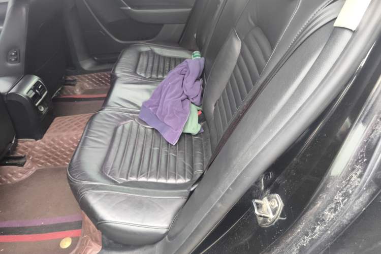 Used Volkswagen Magotan 2015 1.8TSI Advanced Model Left Rear Seat