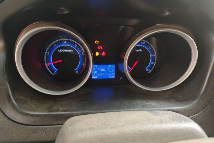 Used CHANGAN KAICHENG Ruixing M80 2014 1.5L Comfort Model 4G15S Odometer Close Up