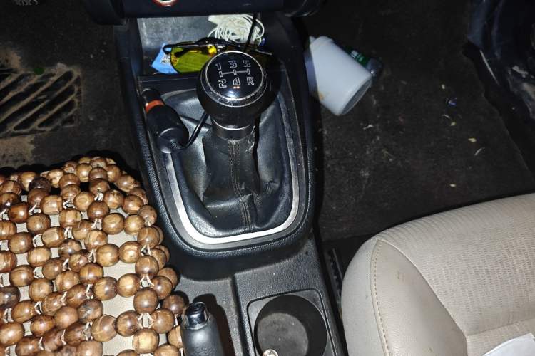 Used Bestune B30 2016 1.6L Manual Premium Edition Gear Lever