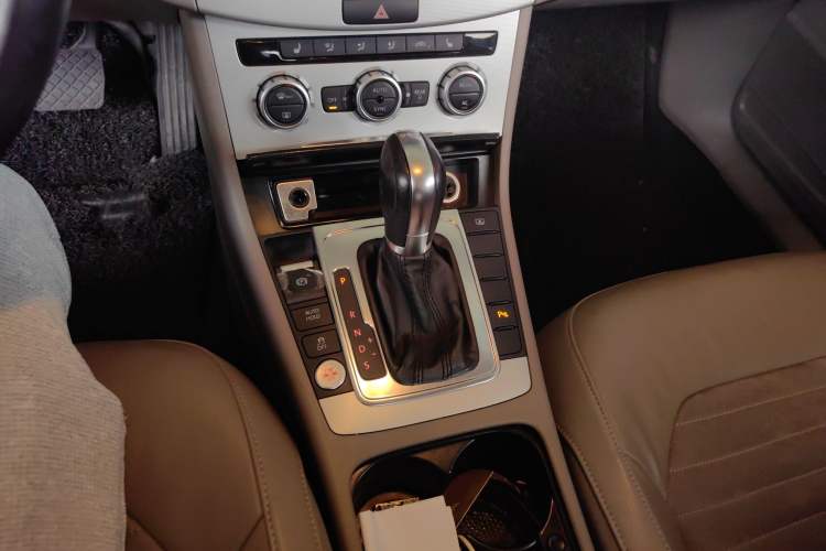 Used Volkswagen Magotan 2012 2.0 TSI Prestige Edition Gear Lever