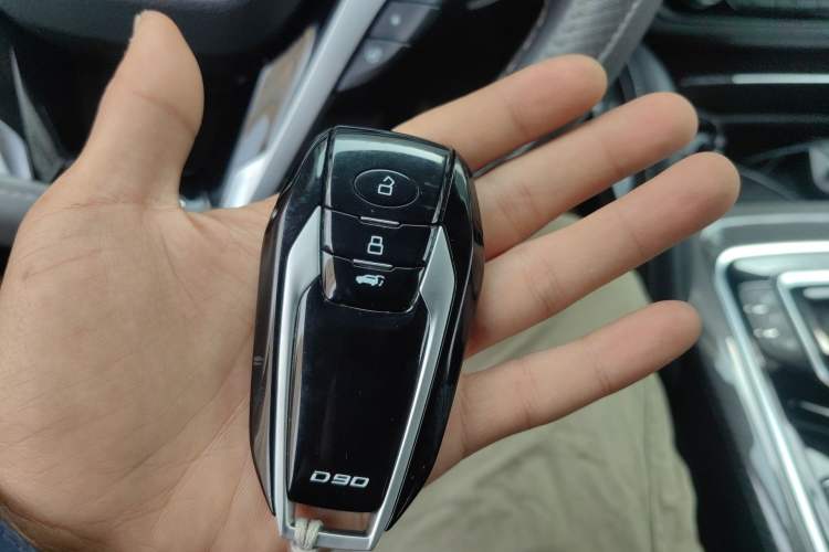 Used SAIC MAXUS D90 Pro 2020 2.0T Gasoline 4x4 Flagship Edition 7 Seats
