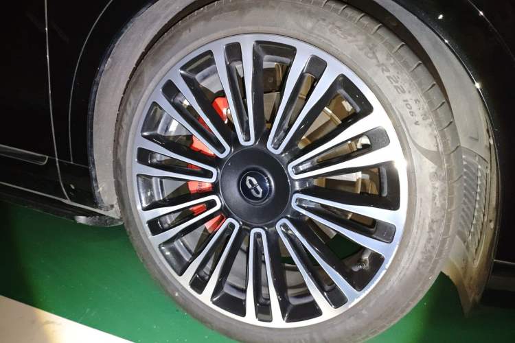 Used Hima AITO M9 2024 Range-Extended Ultra Version 42 kWh 6-Seater Model Right Front Wheel Hub