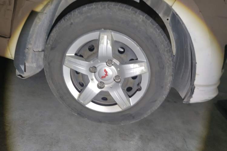 Used Wuling Hongguang 2016 1.5L Restyled S Comfort Version Right Front Wheel Hub
