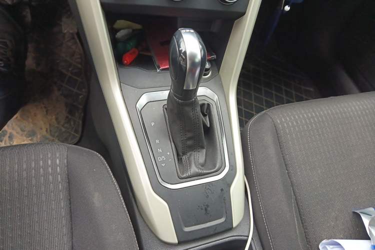 Used Volkswagen T-ROC 2018 230TSI DSG Two-Wheel Drive Fashion Edition China V Standard