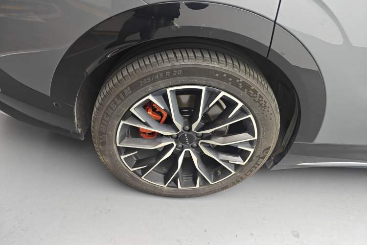 Used Zeekr 7X 2025 100 kWh Long-Range Rear-Wheel Drive with Intelligent Driving Features
