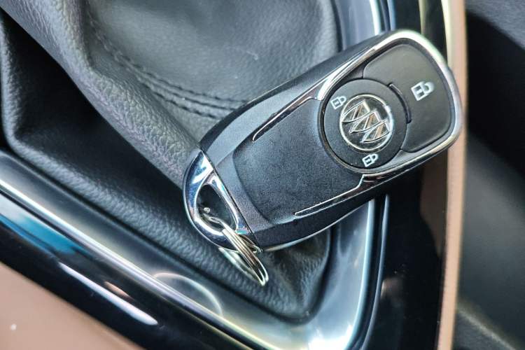 Used Buick GL6 2021 323T Mild Hybrid Connect Prestige Model
