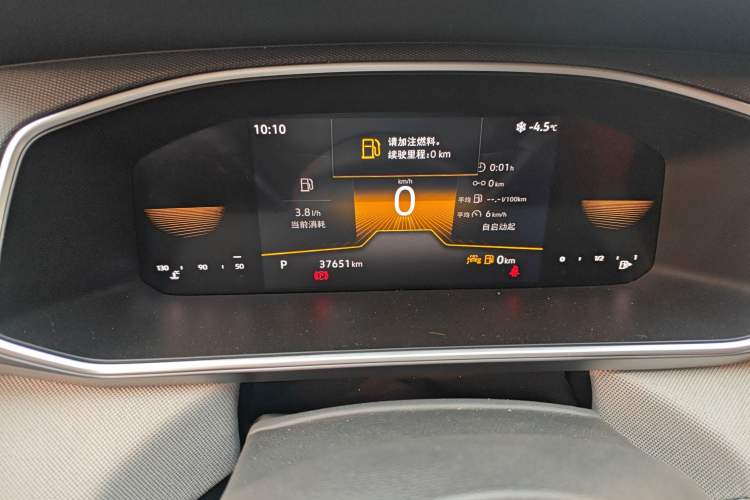 Used Volkswagen Tharu 2023 300TSI Two-Wheel-Drive Crescent Edition Odometer Close Up