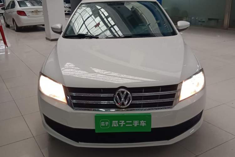 Used Volkswagen Lavida 2013 Revised Classic 1.6L Manual Fashion Edition Front