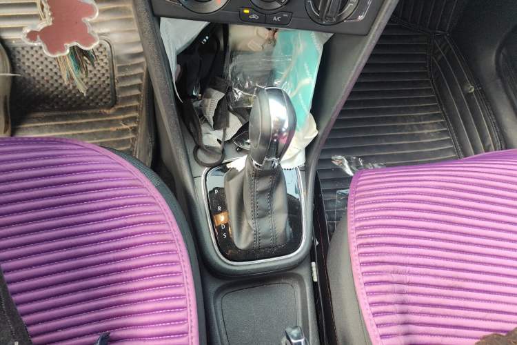 Used Volkswagen Polo 2016 1.6L Automatic Comfort Model
