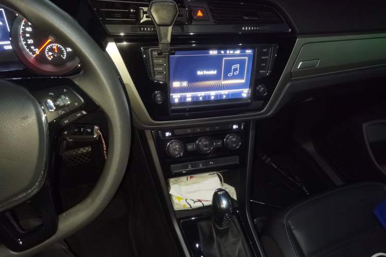 Used Volkswagen Touran 2018 Volkswagen Touran L 280TSI DSG Comfort Edition 7 Seats China VI Standard