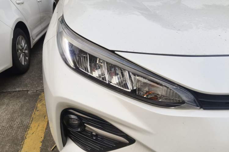 Used Toyota Wildlander 2020 2.0L CVT Two-Wheel Drive Luxury Edition Right Front Headlight