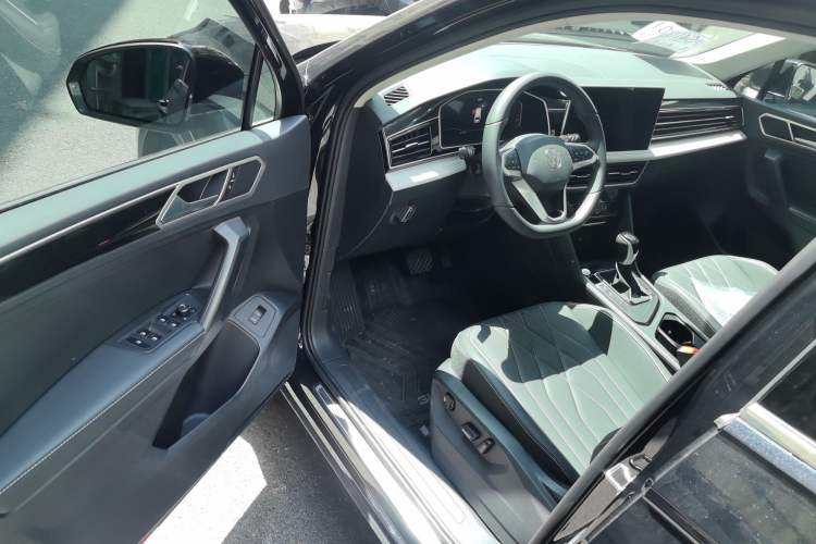 Used Volkswagen Tiguan L 2025 Model, Outstanding Version, 300TSI Automatic Two-Wheel Drive Longteng Edition