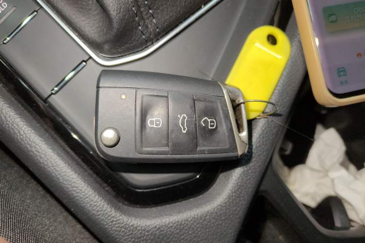 Used Volkswagen Tiguan L 2024 Outstanding Model 330TSI Automatic Two-Wheel Drive R-Line Dragon Glory Edition
